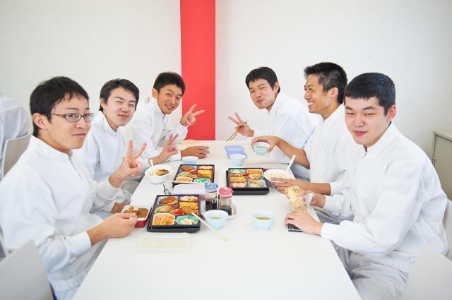 高田香料は、従業員数200人の大手メーカー。
食品香料・香味調味料の製造・販売をしている会社です。