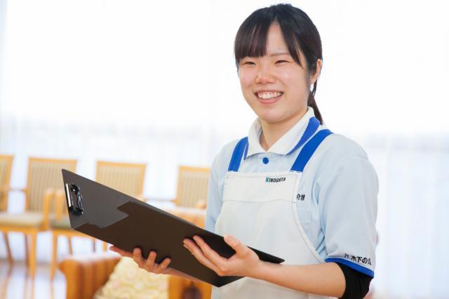 スタッフの半数近くが無資格・未経験スタート。社内教育や現場のサポートが充実しているので安心ですよ。