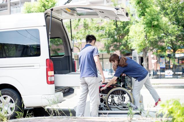 近鉄「伏見」駅から4分のアクセス便利な立地です♪仲間と協力し、利用者様の安心・快適な暮らしをサポートしましょう!