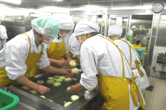 勤務地は3ヵ所有り!!
安心・安全なおいしい給食で子ども達の成長を助けよう!