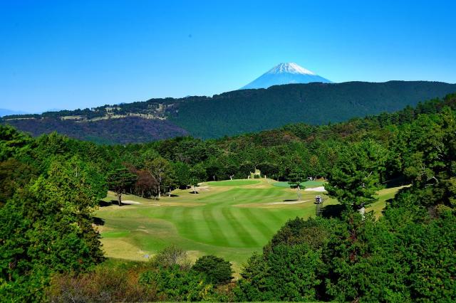 雄大な富士山を望めるホールが自慢！
大自然を感じながらのびのびと働きませんか？