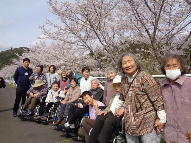 ＜介護職員＞無資格・未経験OK　働き方はあなた次第、気軽にご相談を介護職員