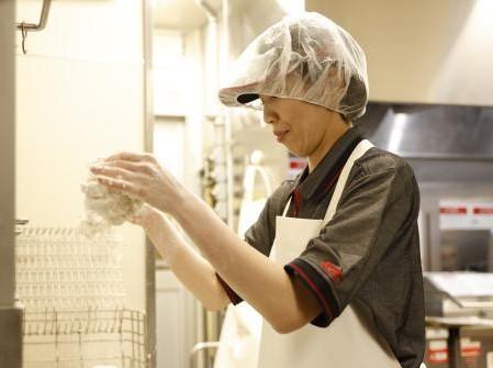 髪型・髪色自由♪
スタッフ同士の仲がいいから、新人さんもスグに馴染めますよ◎