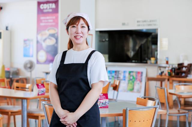 主婦(夫)さんが多く活躍しており、家庭との両立もしやすい職場です。