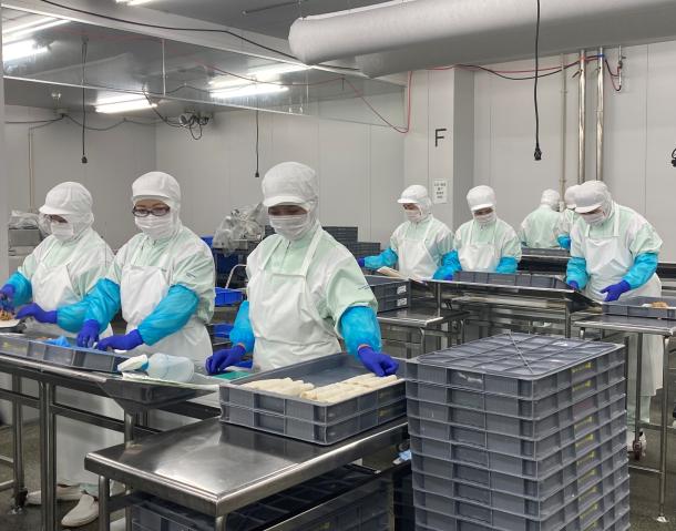 未経験歓迎！美味しいお惣菜づくりに携わる2職種を募集。週2日〜5日で応相談。無料送迎バス有。＜A＞盛り付け作業
＜B＞製品の仕分け・容器洗浄作業