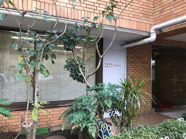 職場は「三ノ輪駅」より徒歩3分。
近くにはスーパーがあるので、仕事終わりの買い物にも便利です♪