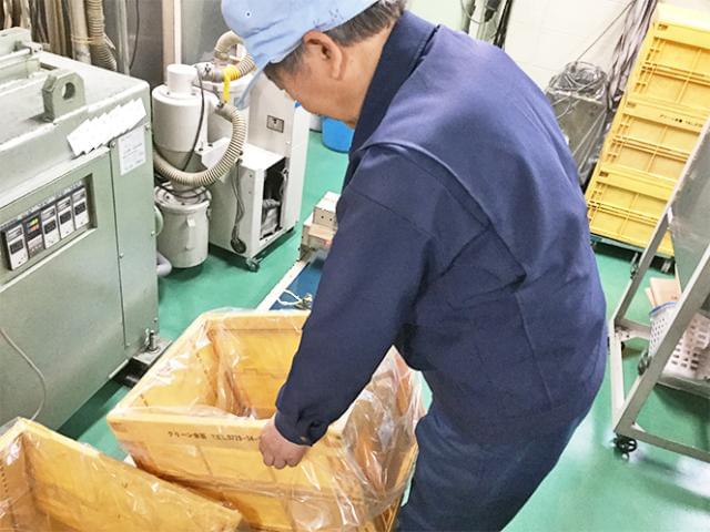 〈男性スタッフ活躍中〉冷暖房完備で、1年を通して快適に働ける職場です!
