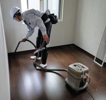 掃除するのは、工事中に発生した埃や細かいゴミなど。
難しい作業はないので安心ですよ!