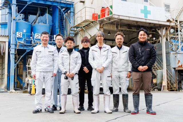 未経験者の方も大丈夫！重機操作にチャレンジ！要大型免許◆免許・資格取得支援あり◆週休2日◆賞与年2回工場内でのメンテナンス及びミキサー車ドライバー