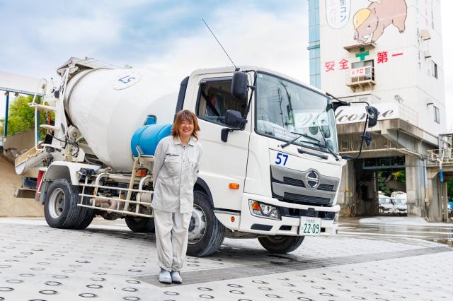 京田辺市【大型ミキサー車ドライバー】◆要大型免許◆準中型免許の方も応相談◆月17〜19日勤務◆日祝休大型ミキサー車ドライバー