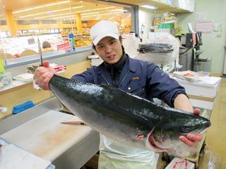 幅広い世代が男女共に活躍中!あなたの成長が食卓を
支えています。「安心・安全の美味しさ」を届けましょう!