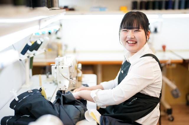 ツヅキでは新卒入社のみなさんが、安心して働けるように研修や定期的に面談を行っております。本社での研修を終えて、更なる技術を学んでいきます!みんな、楽しく頑張ってますよ!!