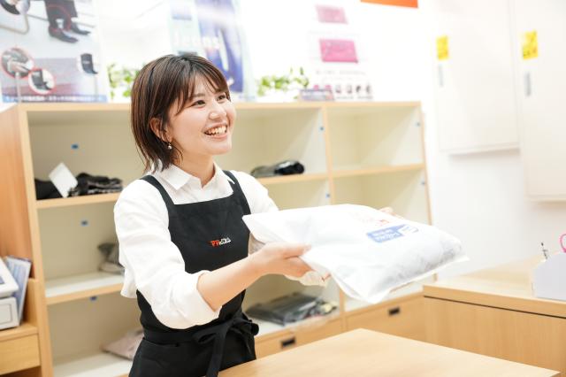 駅近　三井アウトレットパーク幕張店　洋服のお直しスタッフ　週3日〜OK　土日祝は時給50円増！洋服のお直し/縫製スタッフ