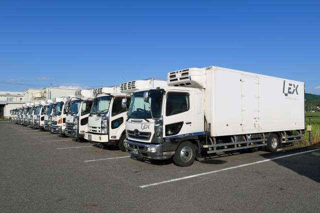 先輩の横乗りを経て、まずは敷地が広く運転しやすい配送先を中心にトライ!