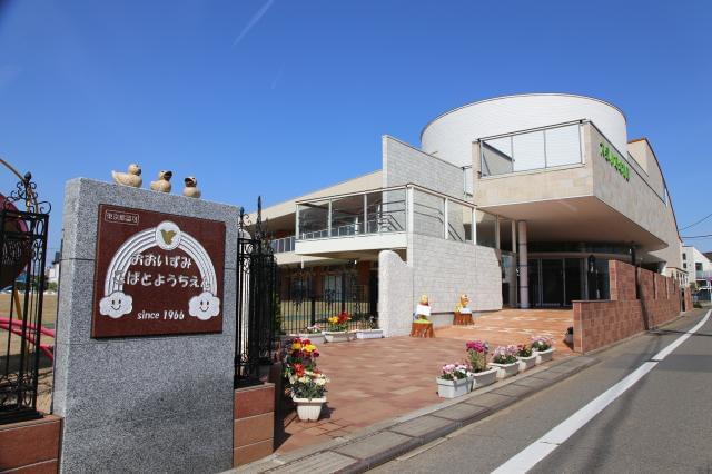 あふれる開放感と豊かな自然が特徴の当幼稚園。
子どもたちと、のびのびとしたひと時を過ごしませんか?
