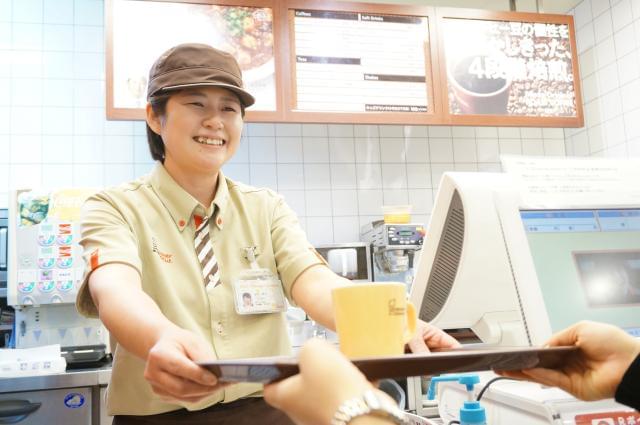 休憩時にはドーナツやドリンクのまかないがあります♪