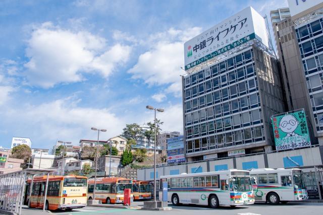 熱海駅前で通勤に便利です