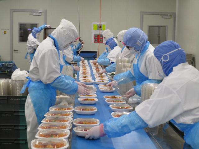 食品製造のお仕事！お仕事初めての方も！食品製造未経験の方も大歓迎♪食品製造工場　昼勤・夜勤を選べる食品製造パート。簡単作業で始めやすく、趣味や家庭と両立しながら無理なく働けます。長期でしっかり続けられる職場環境が整っており、安定して働きたい方に特におすすめのお仕事です。