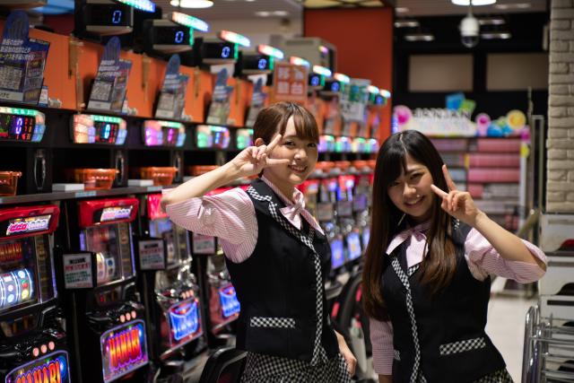 パチンコ・スロット未経験も大歓迎！
先輩社員が優しく教えてくれますよ！