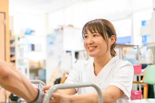 まずは見学だけでもOK！
賞与年2回・お買物優待など、待遇面も充実させています。