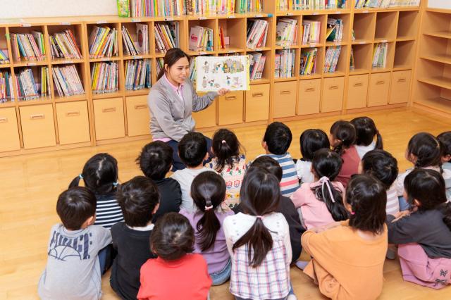 幅広い年代の先生たちが活躍中！困ったことは何でも相談しやすい職場の雰囲気です♪