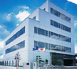 当社は、自動車・家電・精密機器といった日本を支える3大基幹産業すべてに携わる金型メーカーです。