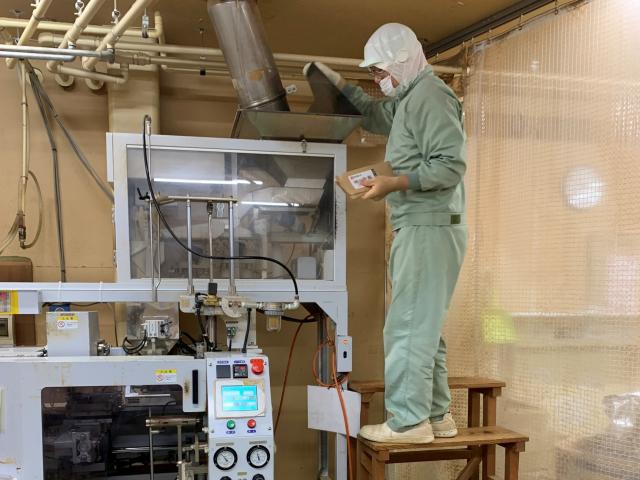 お茶の袋詰めと機械操作／未経験OK／扶養の範囲内、フルタイム、時間帯などにあわせて柔軟に働けます★お茶の袋詰め機械の操作と梱包・出荷作業