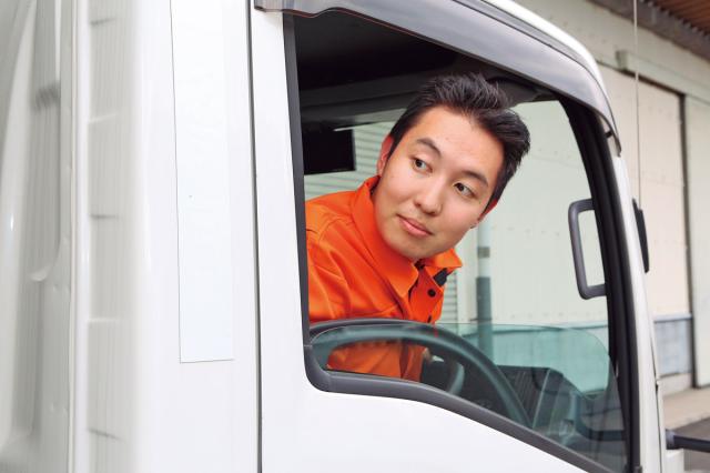 職場まではマイカー通勤OK!
駐車場を完備しているため、車の置き場には困りません。
