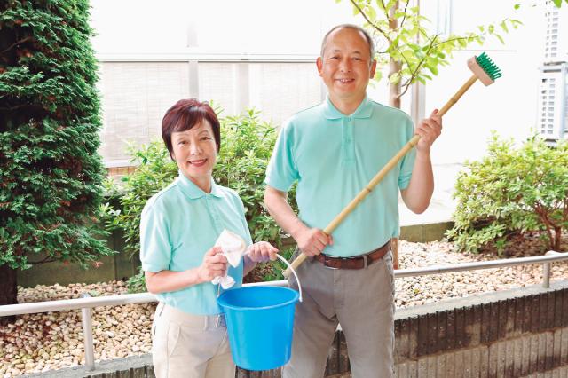平日×午前のみの短時間、施設内清掃のお仕事！　中高年の方活躍中！　未経験者歓迎！！施設内の清掃スタッフ