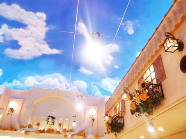 ＜中世南仏の湖畔にある小さな村の縁日＞をコンセプトに、皆さまに愛されるお店づくりを行っています！