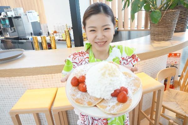 ハワイ発祥のパンケーキ&ブレックファースト・レストランでホールスタッフ(店長候補)を大募集!