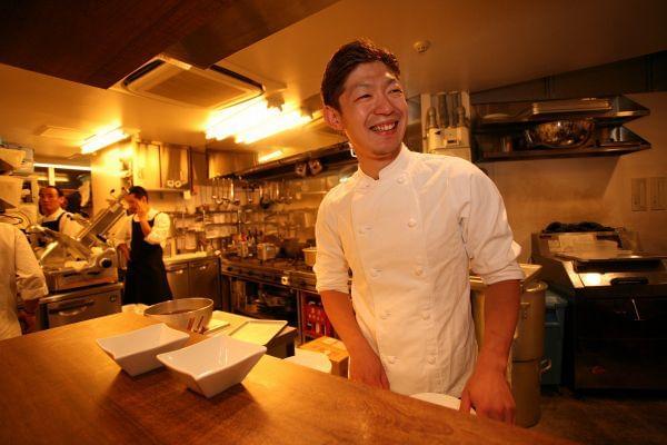 木目調のナチュラルな雰囲気!大人が安らげる雰囲気が自慢のフレンチ・イタリアンの創作ダイニングです。