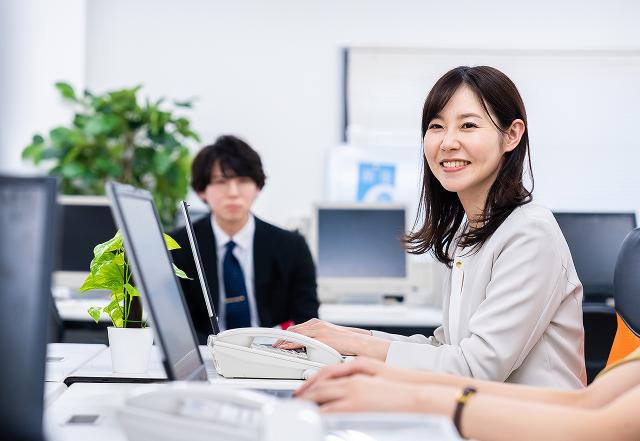 〈大手前〉郵便・庶務の経験者歓迎！大阪府庁内│郵便物受付・発送の事務│残業少なめ・土日祝休み郵便物受付・発送事務スタッフ