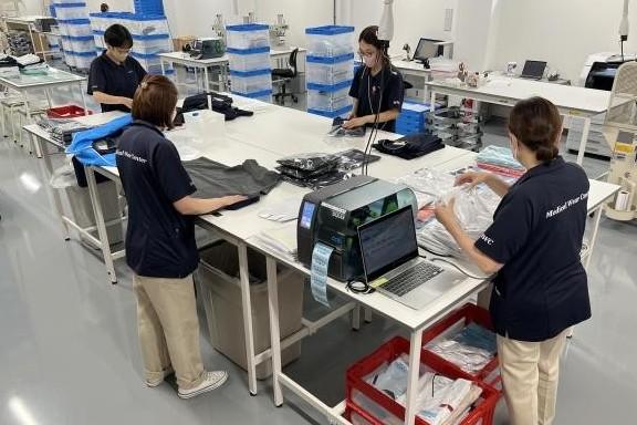 リネン工場内　白衣のピッキング・商品管理スタッフ／未経験者大歓迎♪工場内での白衣の商品管理・ピッキング・仕分けスタッフ