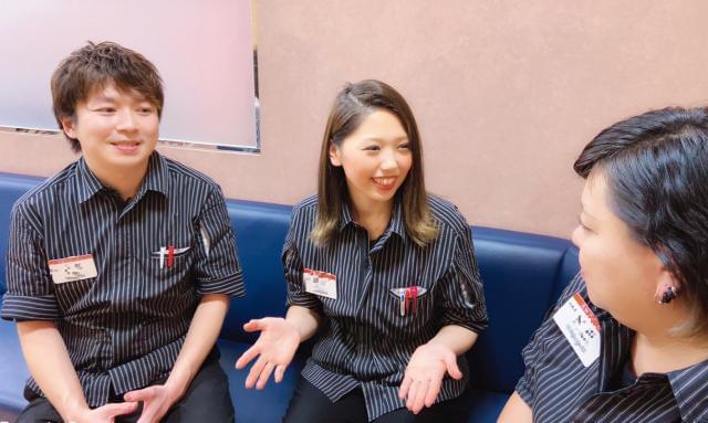 どんなに忙しい時も明るく、笑顔。職場はあたたかく人を癒す場でもあります。