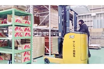 産業用から倉庫・工場・事務所・家庭用まで、幅広い場所で使われている“ラック”を製造している会社です。