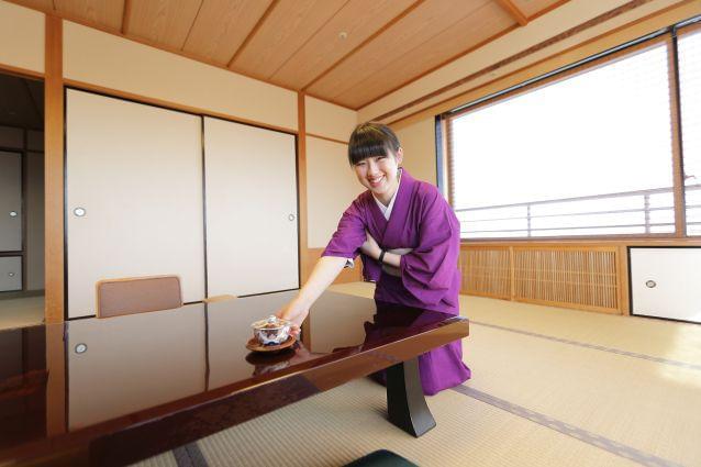 20代〜70代の幅広い年代の男女スタッフが活躍中!
人間関係もバッチリですよ♪