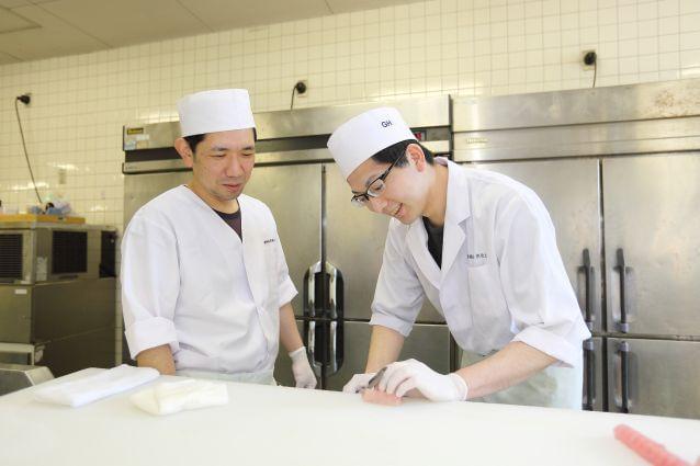 20代〜70代の幅広い年代の男女スタッフが活躍中!
人間関係もバッチリですよ♪
