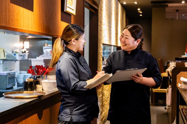 お客様に親しまれるお店を作っていくため、
私たちと一緒に頑張ってみませんか!