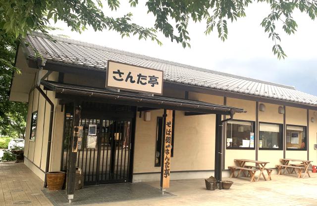 北本産そば粉で打ったそばや、同じく北本産の野菜を使った天ぷらが食べられるお店です。
