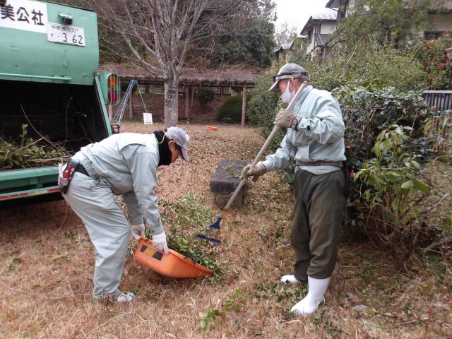 シニア世代、草刈りの経験者、農家さんも活躍！
自然と触れ合いながら、街の環境を美しく保ちます◎
