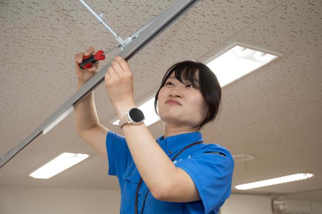 【病院・福祉施設でのカーテン交換スタッフ／正社員】◆未経験者歓迎◆土日祝休み◆定時退社OK◆病院・福祉施設でのカーテン交換スタッフ