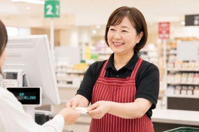 扶養内もWワークも歓迎！2週間毎の希望シフト制★レジスタッフ募集！レジスタッフ【お仕事NO．6841】