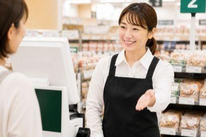 【時給1200円〜】伊勢〜松阪近隣の複数店舗でレジのお仕事★土日祝勤務歓迎！複数店舗勤務のレジスタッフ【お仕事NO．945A】
