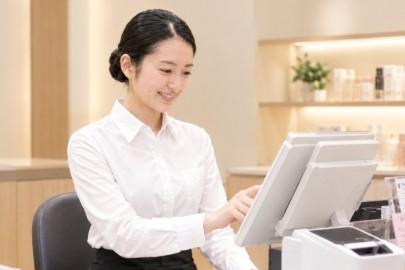 規模拡大に伴い大募集！座ってできるレジ＜京王新宿店★化粧品・服飾雑貨フロア＞レジスタッフ【お仕事NO．5147】