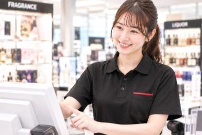 7〜9時は時給1500円！朝〜やラスト迄勤務歓迎！≪羽田空港免税店≫レジバイトレジ接客【NO．7806】