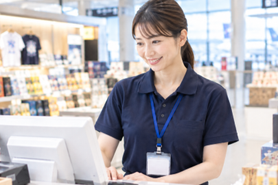 21:00まで入れる方急募！早朝勤務も大歓迎！≪東京国際空港★免税店≫レジスタッフレジスタッフ【お仕事NO．7626】