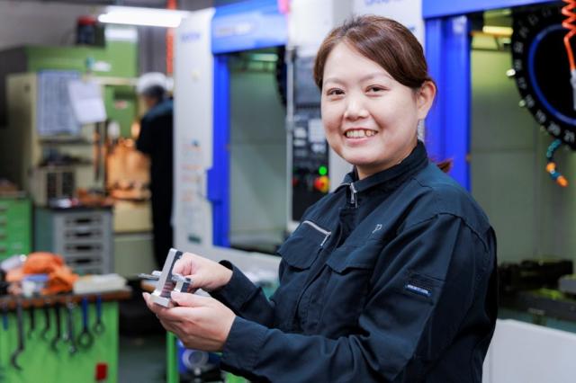 精度は0.001mm単位で製作。
設備も年に1度更新しており、常に最新の設備で製作できる環境です。