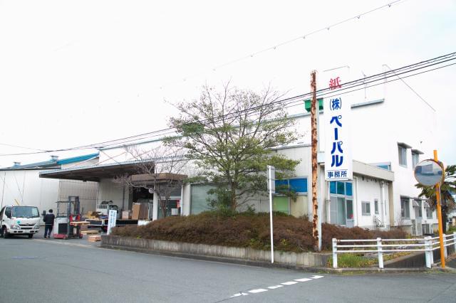 約2350坪の敷地に5000t収容の倉庫を建設!関西でも指折りの規模を誇る、紙の卸問屋です。安心して長く働けますよ。