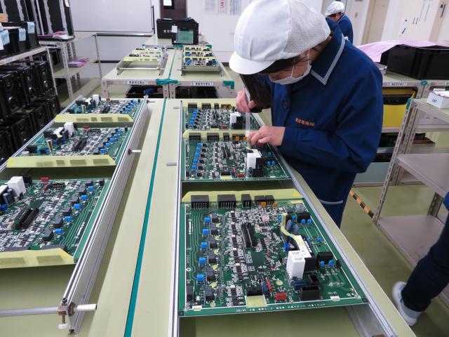 お仕事をしているところをパチリッ！空調完備＆清潔な環境です